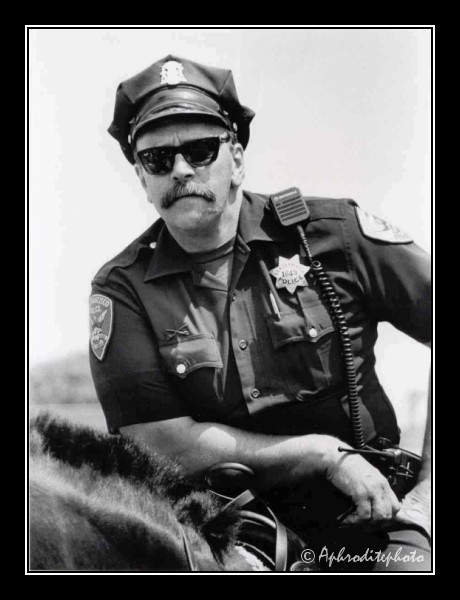 36 USA portraits - Urban policeman